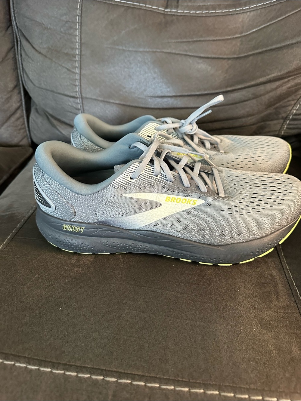 Brooks Men's Running Shoes - Light Gray with Yellow Accent